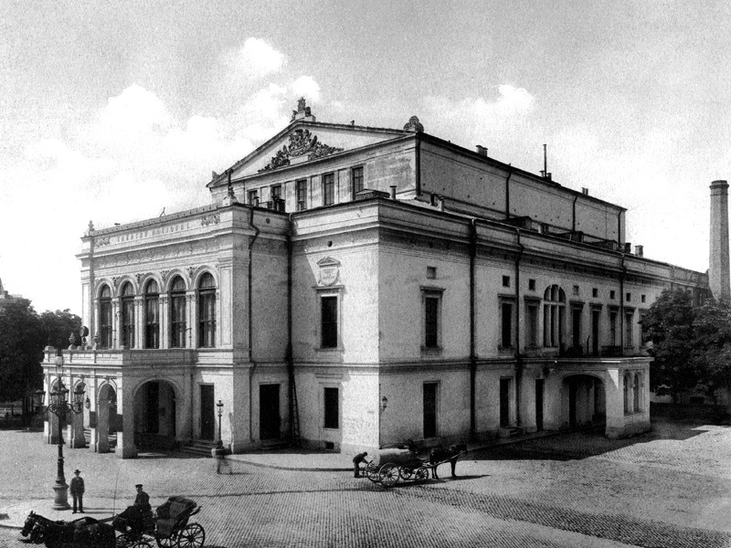 Vechiul Teatru Național București, distrus în urma bombardamentelor din cel de-al Doilea Război Mondial