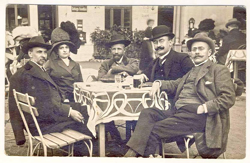 De la stânga spre dreapta: George Coșbuc, Elena Vaida-Voievod, dr. Ciuta, Alexandru Vaida-Voievod și I. L. Caragiale, în 1911