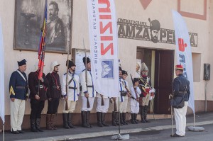 Dezbatere Independenţa României primul lungmetraj românesc film istorie reconstituire dorobanţi Râşnov intrare