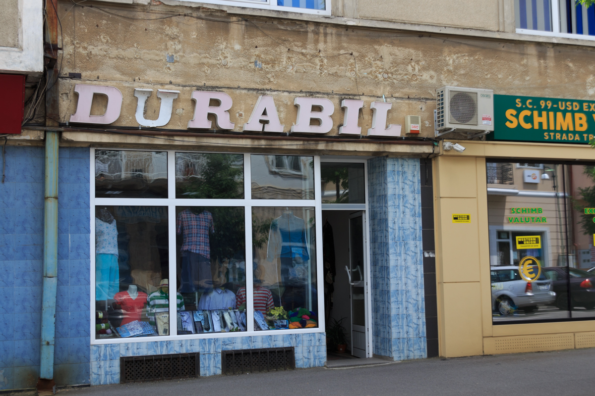 Colindările Matricei Drobeta-Turnu Severin ultimul loc din România în care se zâmbeşte magazinul Durabil