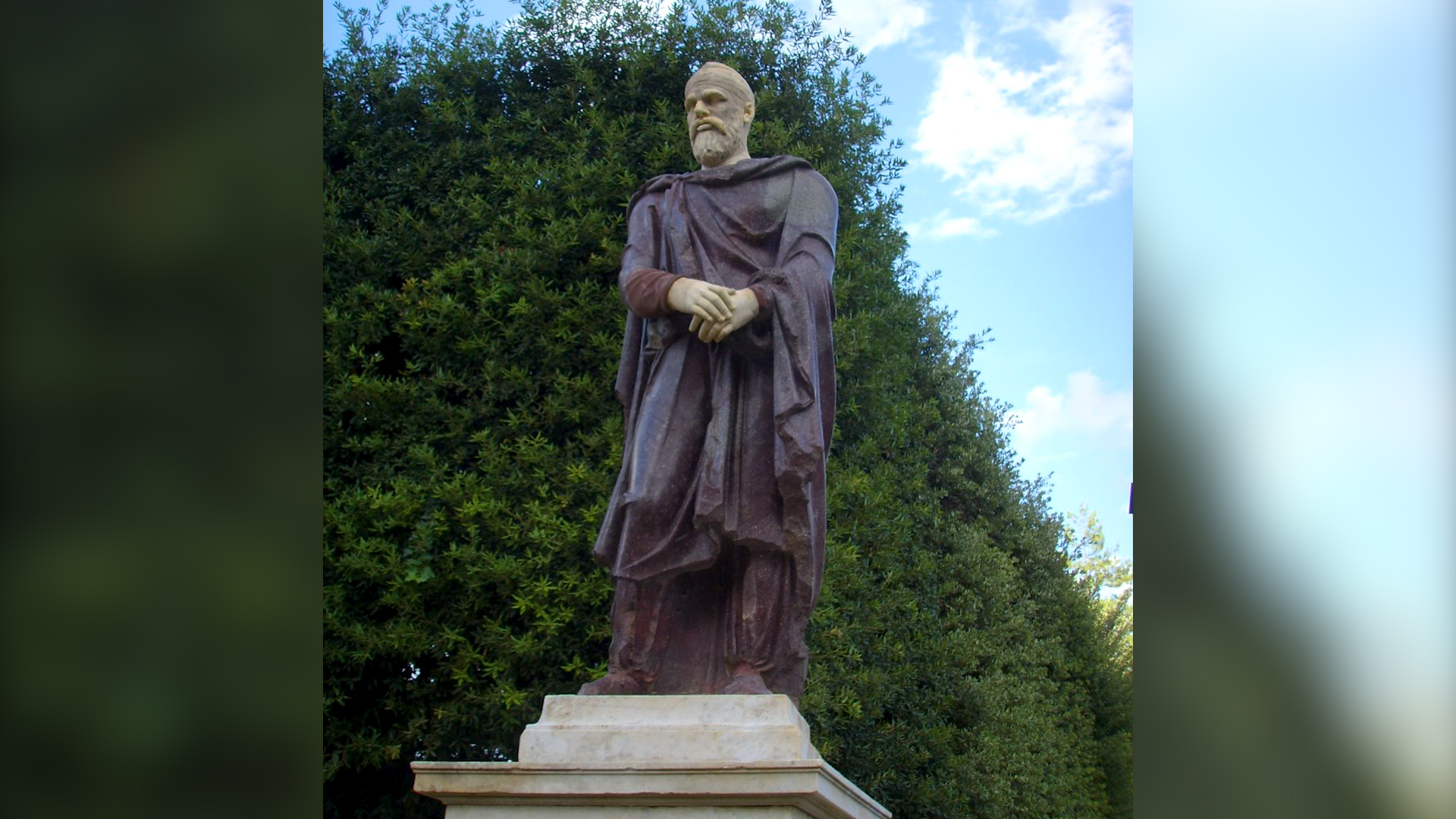 Una dintre statuile de dac din Forul lui Traian, relocată în Giardino di Boboli, Florența